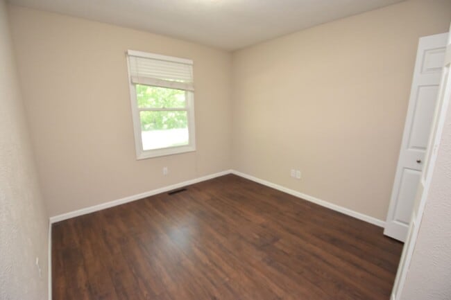 Building Photo - 4 bedroom 2 bath South Bend IN home for rent