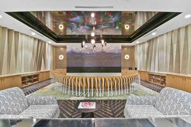 Building Photo - Stunning high rise unit in the affluent River Oaks District!