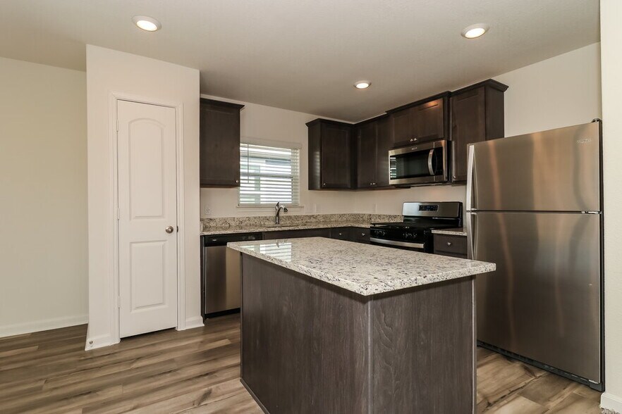 Building Photo - 9620 Sierra Grande Dr