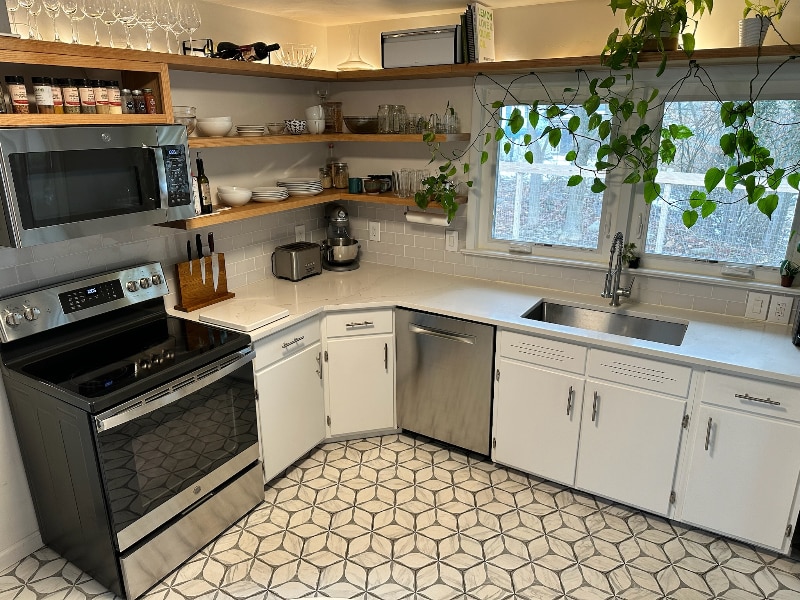 Building Photo - 4 Maplewood Dr