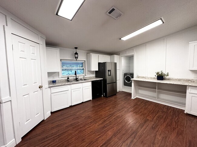 Building Photo - 2325 Salt Creek Trail