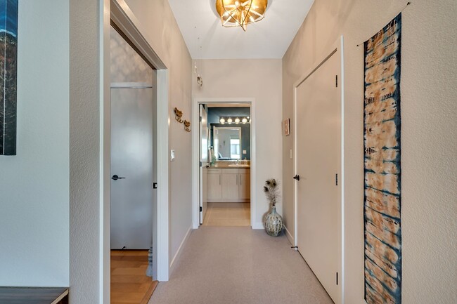Building Photo - Top Floor 2 Bedroom Flat for Rent at Plant...