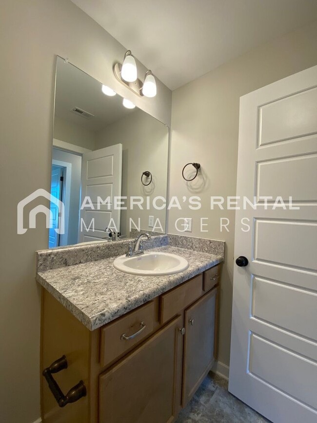 Building Photo - Home for Rent in Talladega, AL...Available to View with 48-hour notice!!!