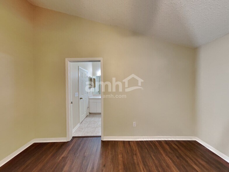 Building Photo - 22747 Saint Thomas Cir