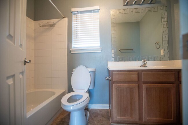 Building Photo - Style, Comfort & Location—The Perfect Hous...