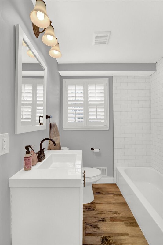 Building Photo - 10523 Howard Ave