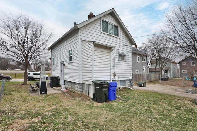 Building Photo - 1599 Mooberry St