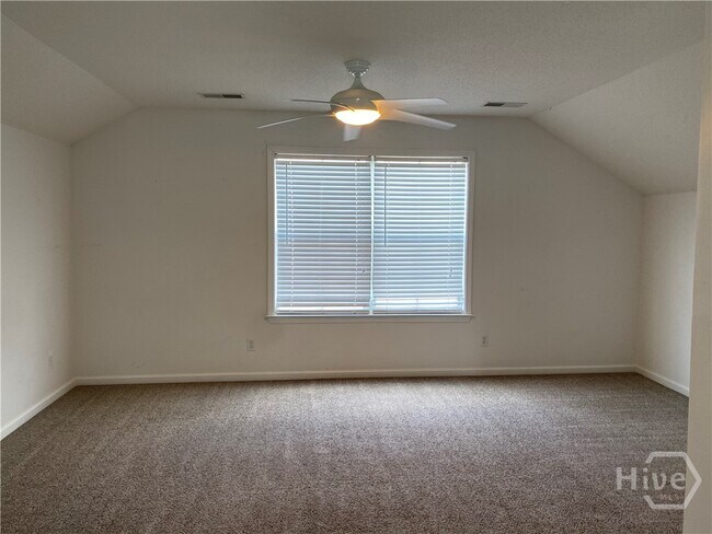 Building Photo - 10 Bushwood Dr
