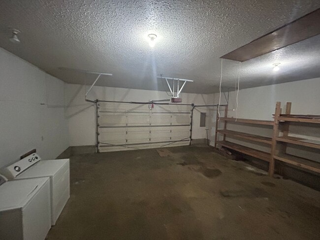 Building Photo - 5888 Shannon Ave