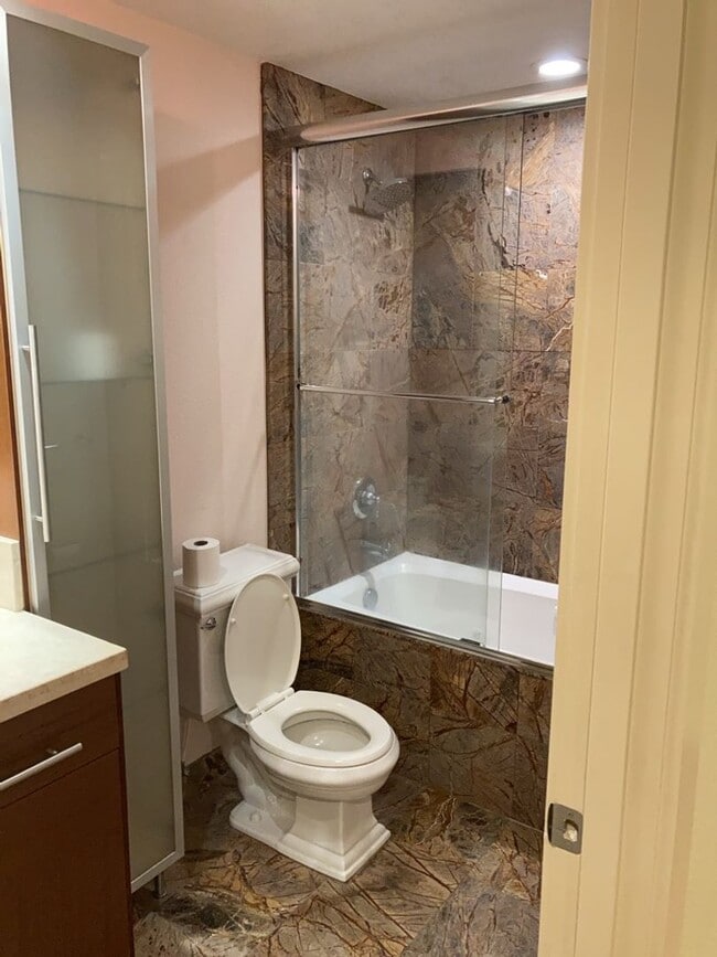 Building Photo - Burnt Bridge Creek 4 bedroom- Single Level