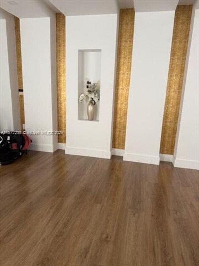 Building Photo - 6901 NW 112th Ave