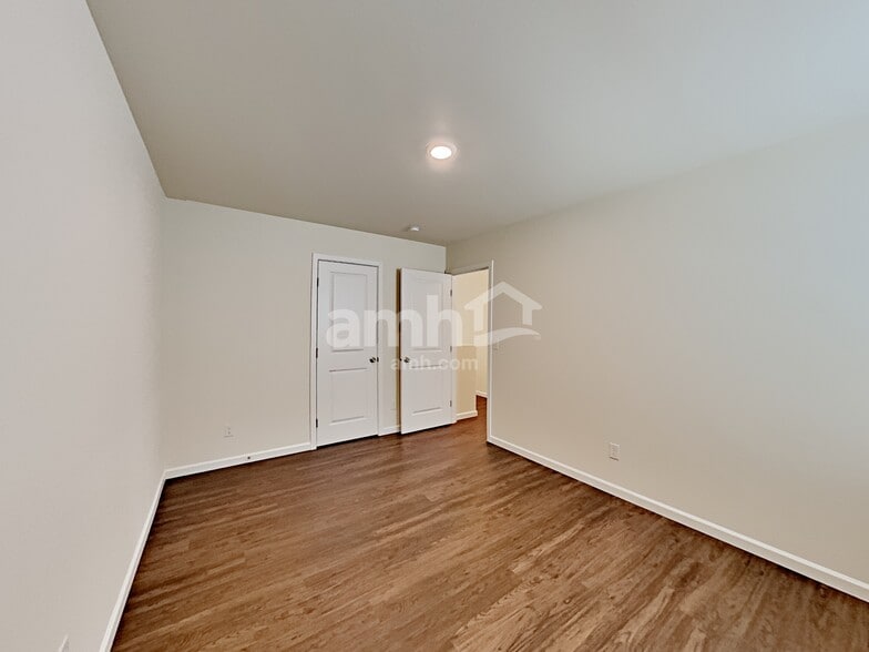 Building Photo - 2323 NW Matteo Dr