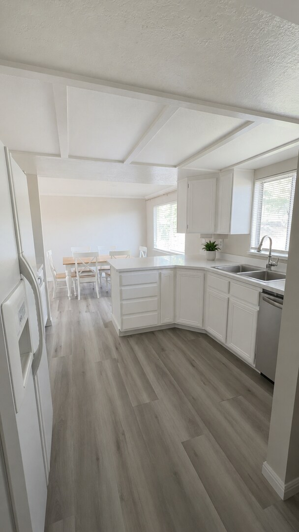 Building Photo - Cove Drive Comfort