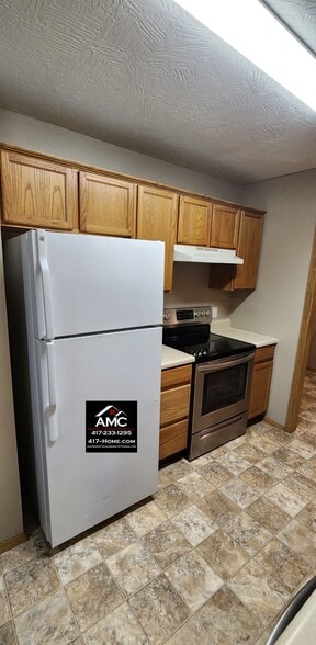 Building Photo - 106 S Maple St