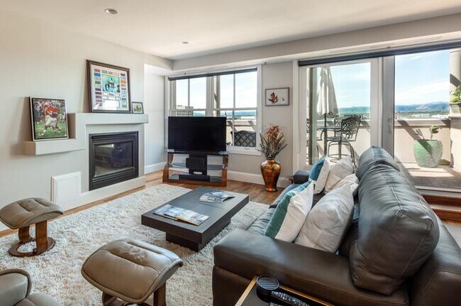 Building Photo - 1560 Blake St