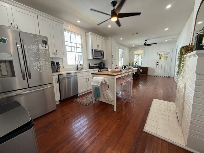 Building Photo - 5BD House Uptown