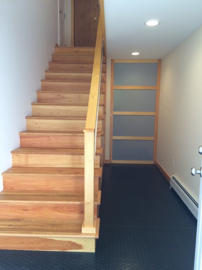 Entry - 131 Lakeside Dr