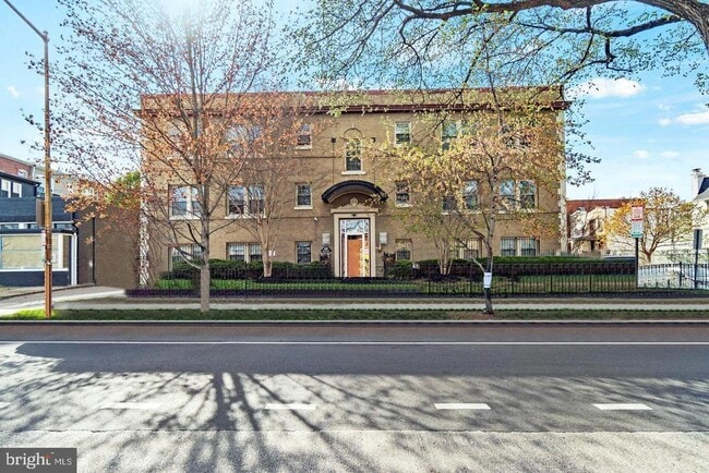 Building Photo - 410 15th St NE