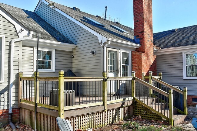 Building Photo - Spacious Ranch in Hickory