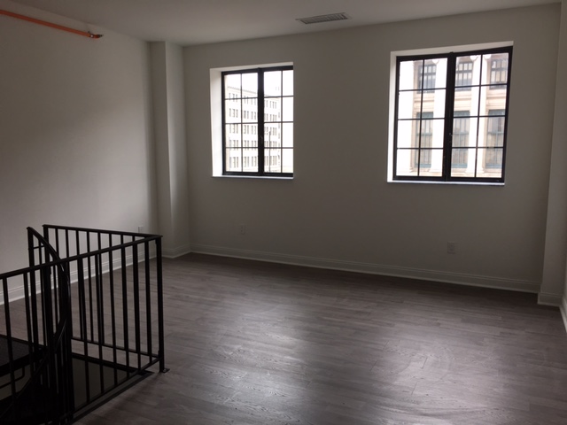 upper level living area - 1019 Main St