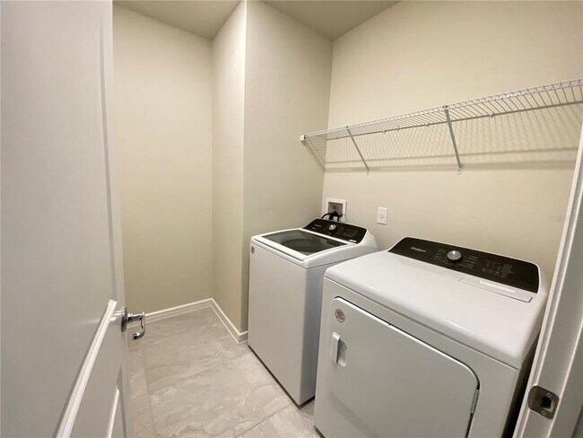 Building Photo - 2110 Charming Ave