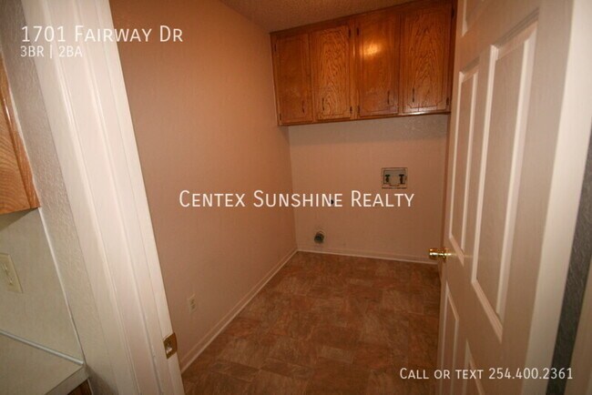 Building Photo - 1701 Fairway Dr