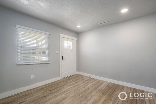 Building Photo - 42 W 500 N