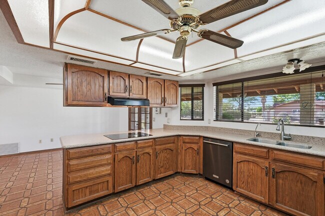 Building Photo - 1003 E Calle Monte Vista