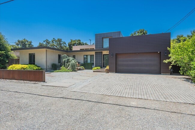 Building Photo - Wow! What a Great Home!