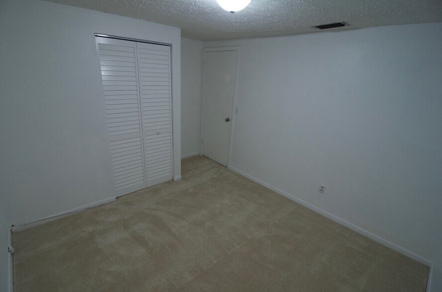 Building Photo - 3624 W Anderson Ave