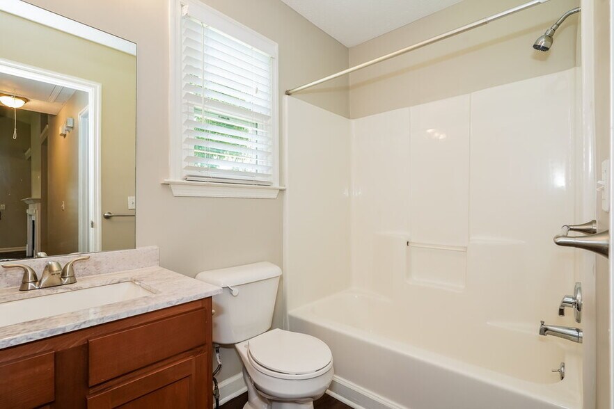 Building Photo - 408 Dellwood Dr