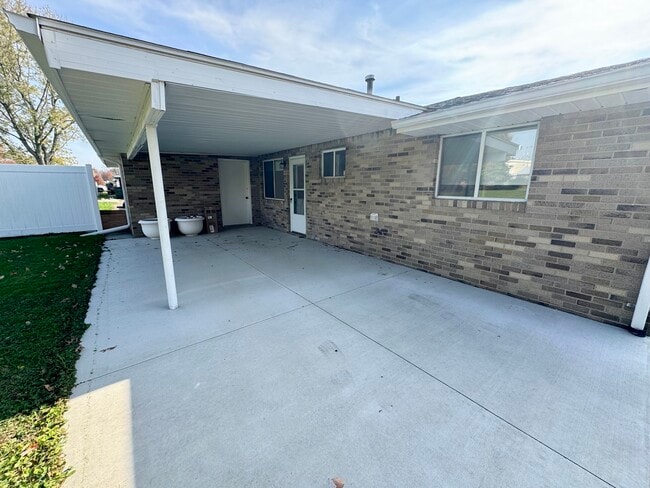 Building Photo - 7417 Rob St NW