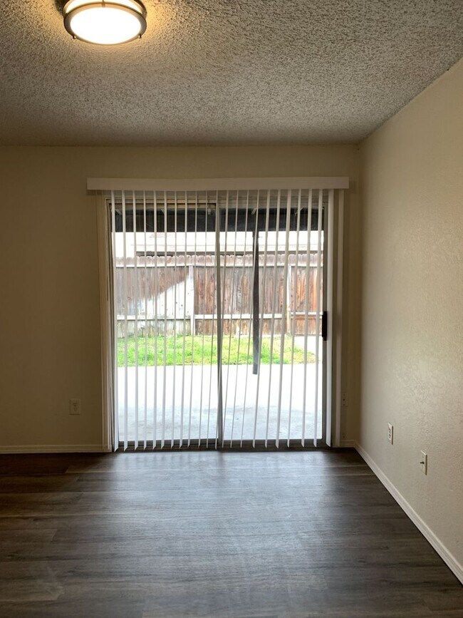 Building Photo - 4401 Parkwood Ct