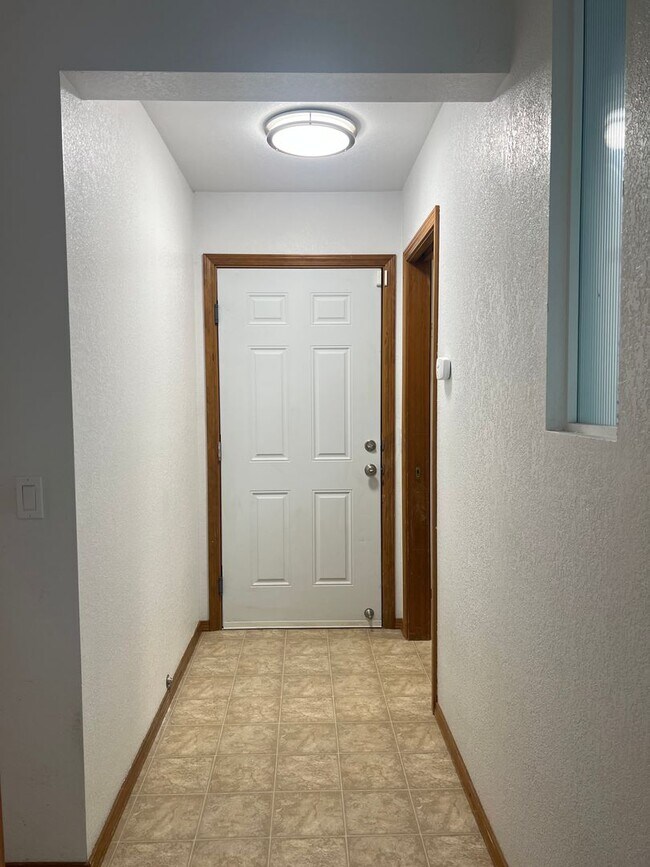 Building Photo - 3 bedroom 2.5 bathroom Home in Lake Steven...