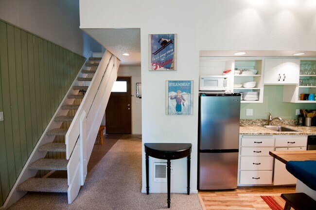 Building Photo - Mt. Bachelor Village Condo #207