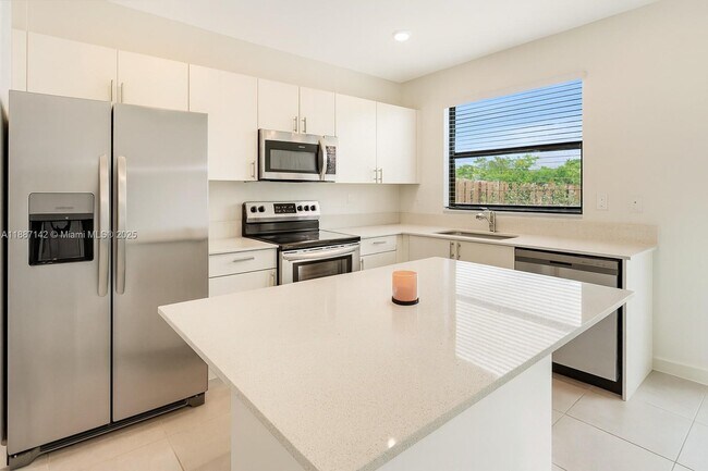 Building Photo - 11795 SW 246 Terrace