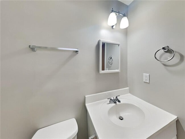 Building Photo - 8321 Beechwood Ct