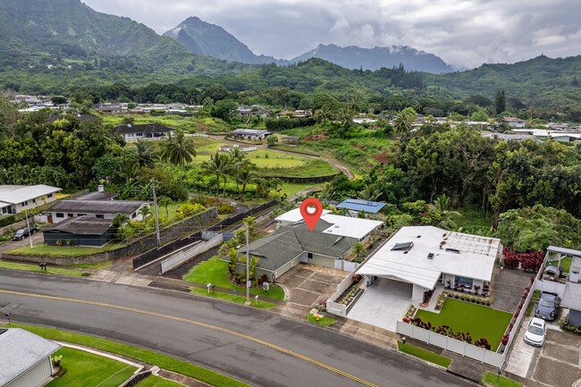 Building Photo - Kailua, Charming 3-Bed, 2-Bath with Swimmi...