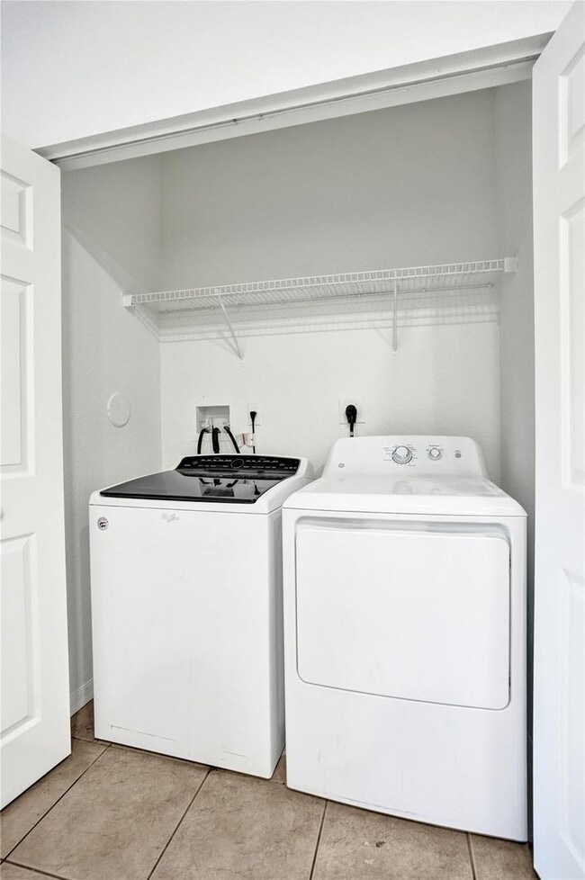 Building Photo - 3313 NW 29th Ct