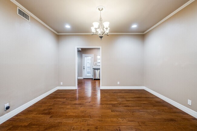 Building Photo - 3-BEDROOM TOWNHOME IN DIJON NORTH, ALAMO HEIGHTS