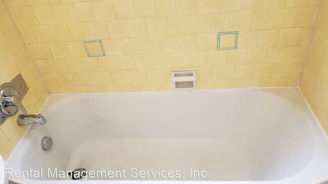 Building Photo - 3087 SE Ankeny St