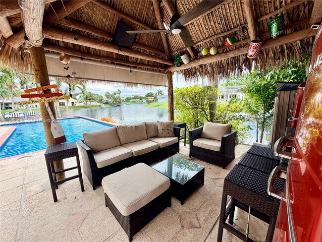 Building Photo - 2865 Begonia Way