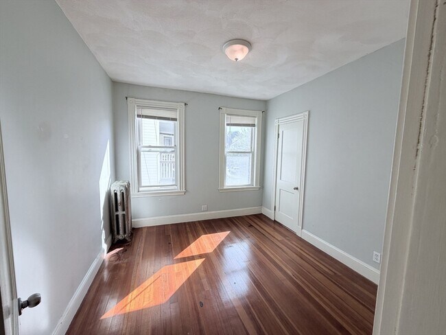 Building Photo - 37 Taft St