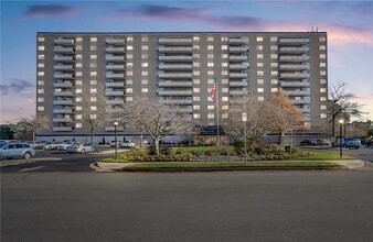Building Photo - 7320 Glenroie Ave