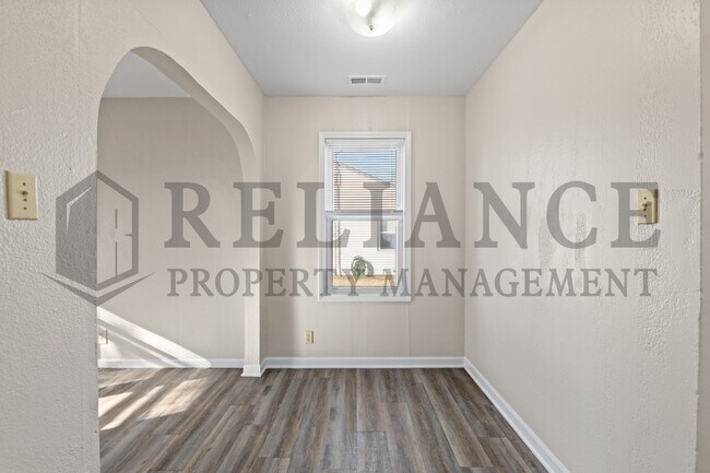 Building Photo - 224 Grover Ave