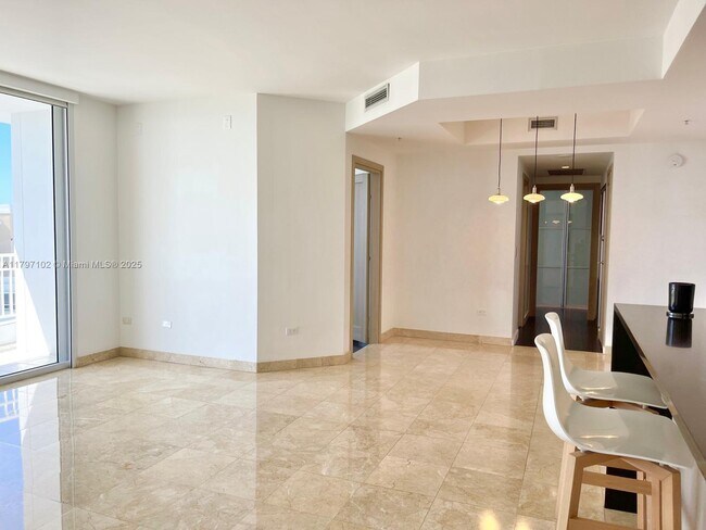 Building Photo - 801 Brickell Key Blvd