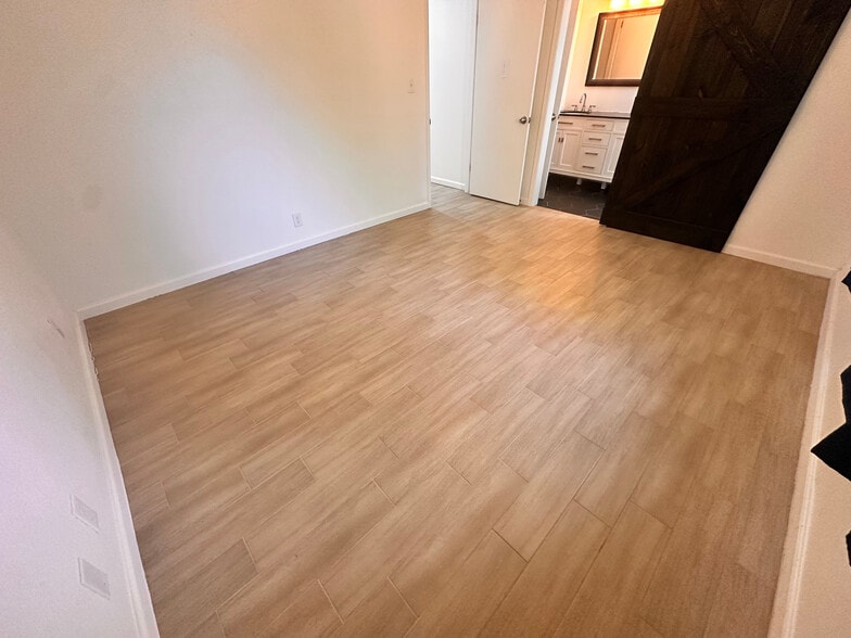 Building Photo - Room in House on Southwest Dr