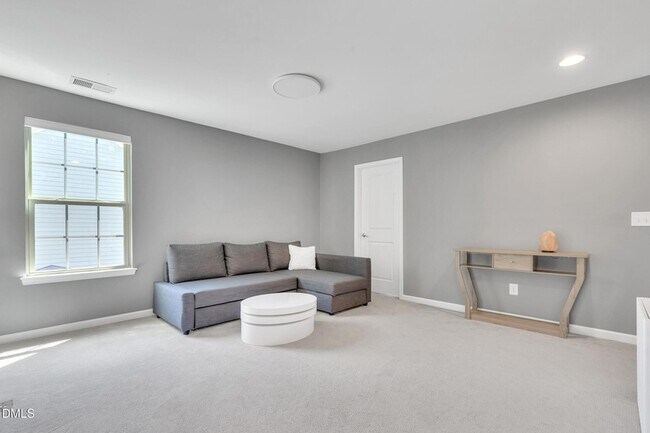 Building Photo - 899 Legacy Falls Dr S
