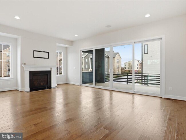 Building Photo - 20305 Savin Hill Dr