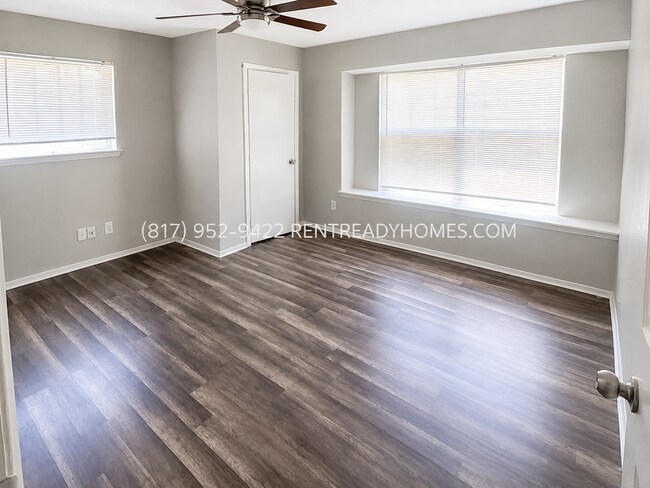 Building Photo - 5606 Maywood Dr